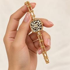 ساعت عقربه ای پلنگی مدل 4040